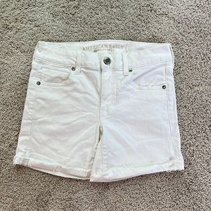 American eagle white midi shorts size 6
